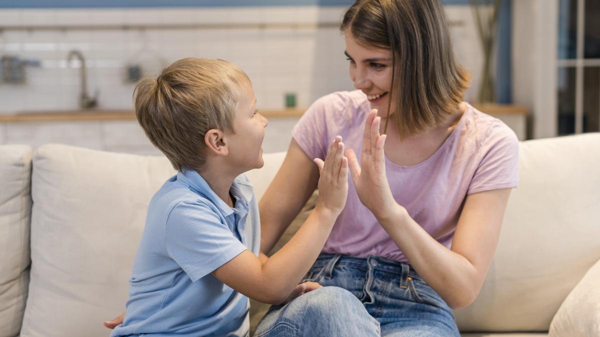 intrebari-inteligente-pentru-a-creste-copii-constienti-emotional-si-intelectual_98110700