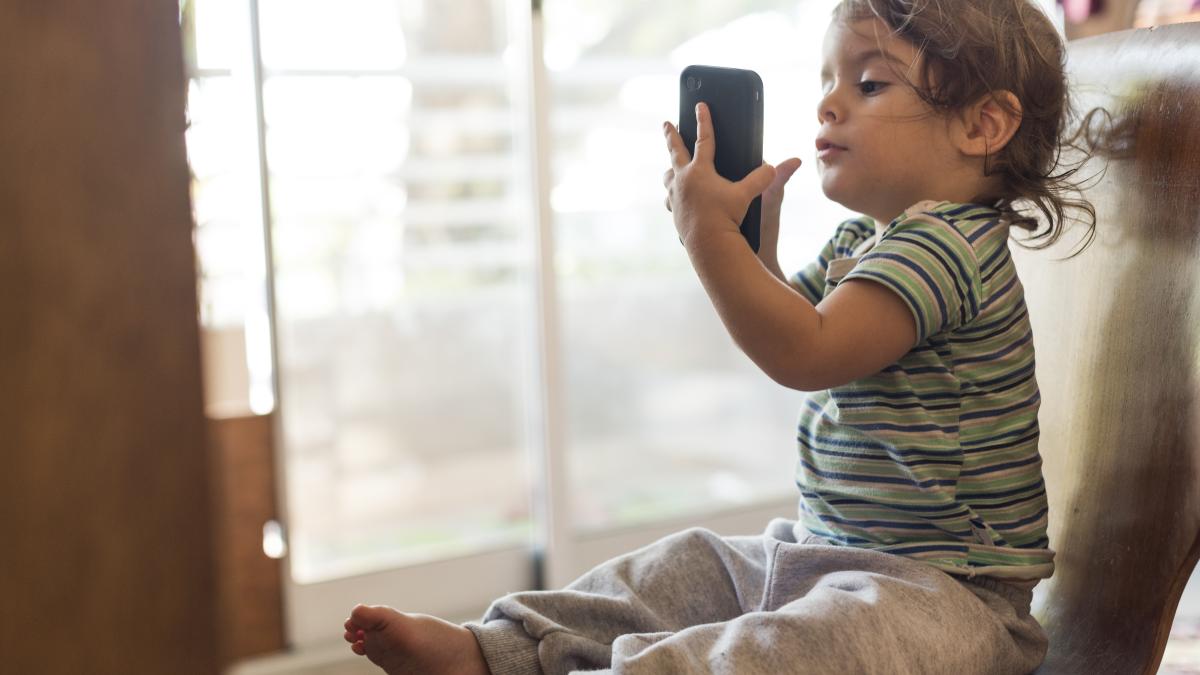 parinti--nu-va-panicati-timpul-petrecut-sanatos-in-fata-ecranelor-pentru-copii-este-posibil_62608900