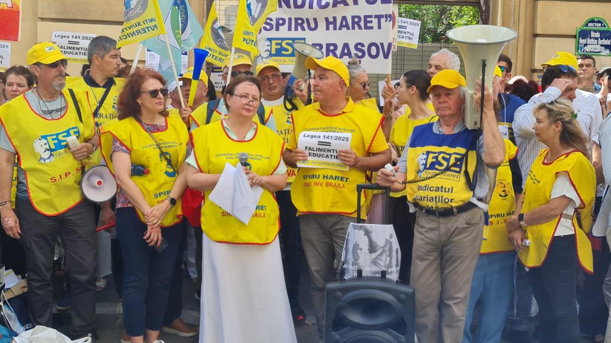 o-noua-zi-de-proteste-in-fata-ministerului-educatiei-si-cercetarii--organizate-de-sindicate_09184000