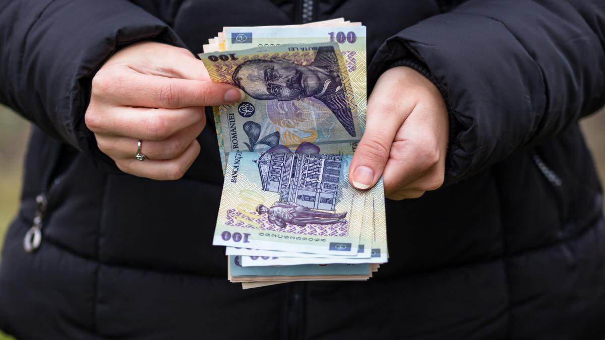 sindicatele-ii-cer-ministrului-daniel-david-proiectul-bugetului-pe-2025-si-clarificari-privind-salariile-si-voucherele-din-acest-an_36485200