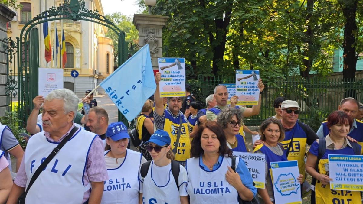 a-saptea-zi-de-proteste-in-fata-ministerului-educatiei--e2809enu-ne-oprime2809d_48553400