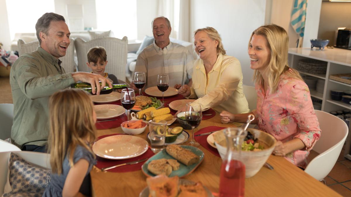 parintii-tai-te-au-crescut-cum-trebuie-daca-faci-aceste-4-lucruri-cand-esti-invitat-la-cineva-acasa_55834600