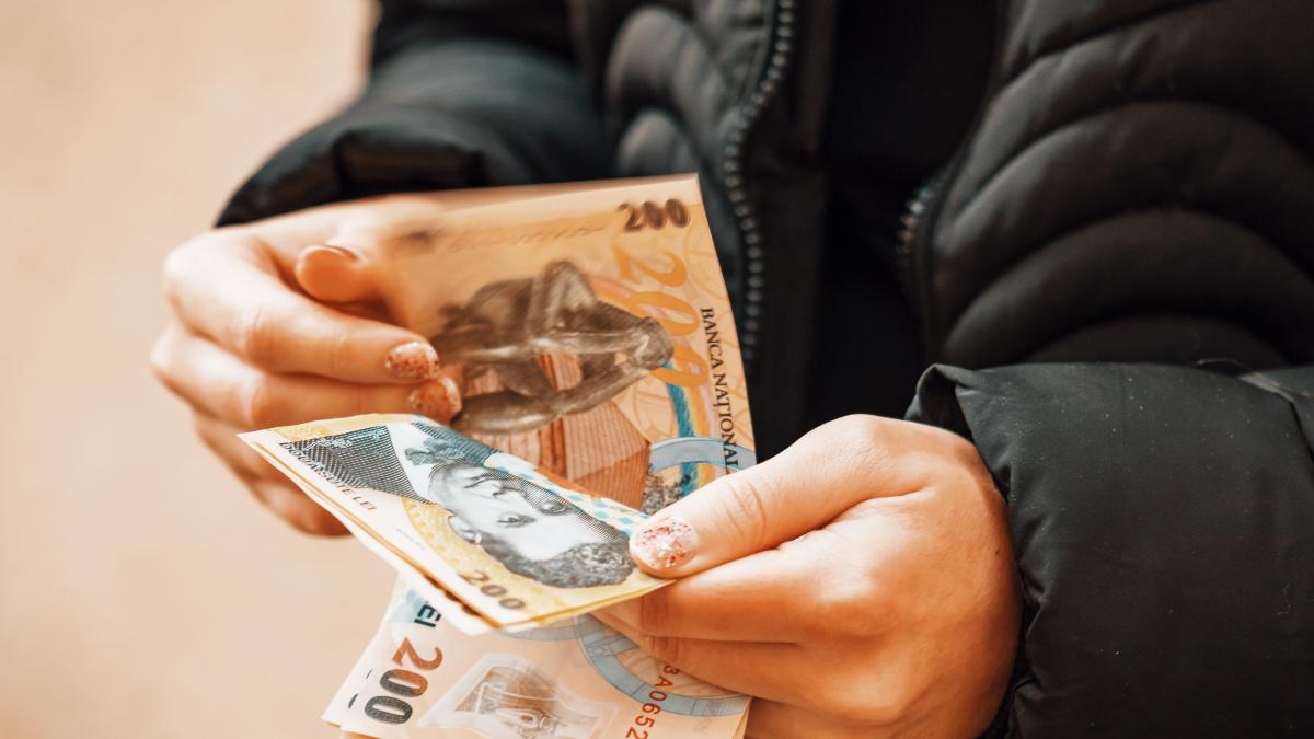 burse-de-700-lei-pentru-mamele-minore-in-anul-scolar-2025-2026--conditionate-de-prezenta-la-scoala_90564700