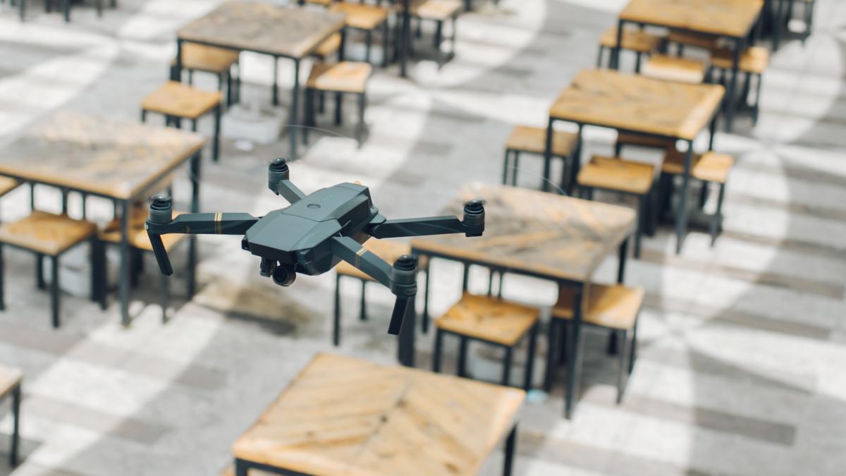 elevii-vor-putea-invata-sa-piloteze-si-sa-construiasca-drone-in-centre-specializate--vezi-unde_00471100