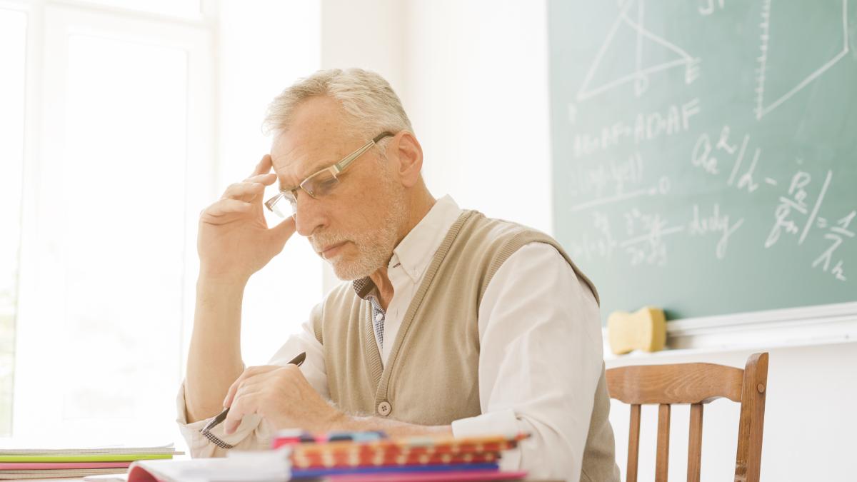 salarii-motivante-si-profesori-motivati-pentru-o-educatie-de-calitate--prof--cornelia-popa-stavri-e2809eun-elev-invata-mult-mai-bine-cand-un-profesor-ii-zambeste--este-motivate2809d---video_64688500