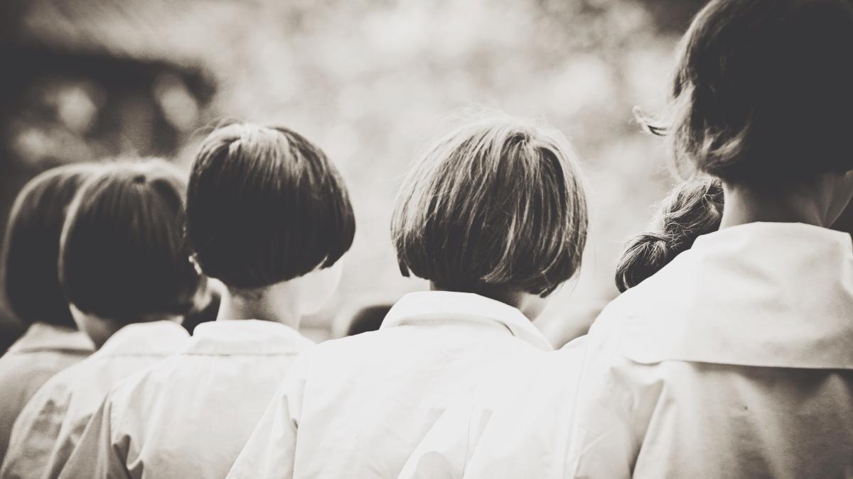 scoala-din-perioada-comunista--clasele-aveau-peste-40-de-elevi-si-culmea-toti-luau-bacalaureatul-prof--osiceanu--despre-cat-adevar-si-cat-mit-se-ascunde-in-aceste-amintiri_24895400