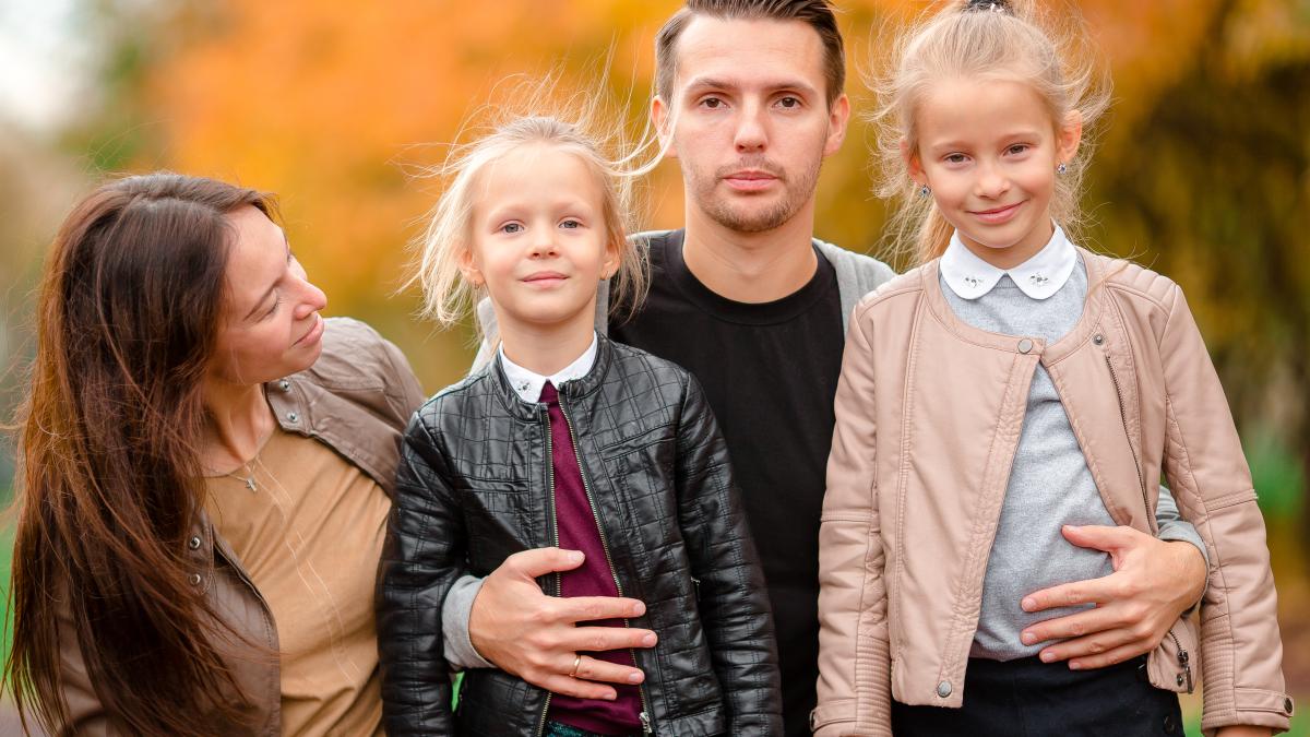 studiu-5-semne-subtile-ca-un-parinte-favorizeaza-un-copil--peste-65prc--dintre-familii-resimt-efectele-negative_11682100