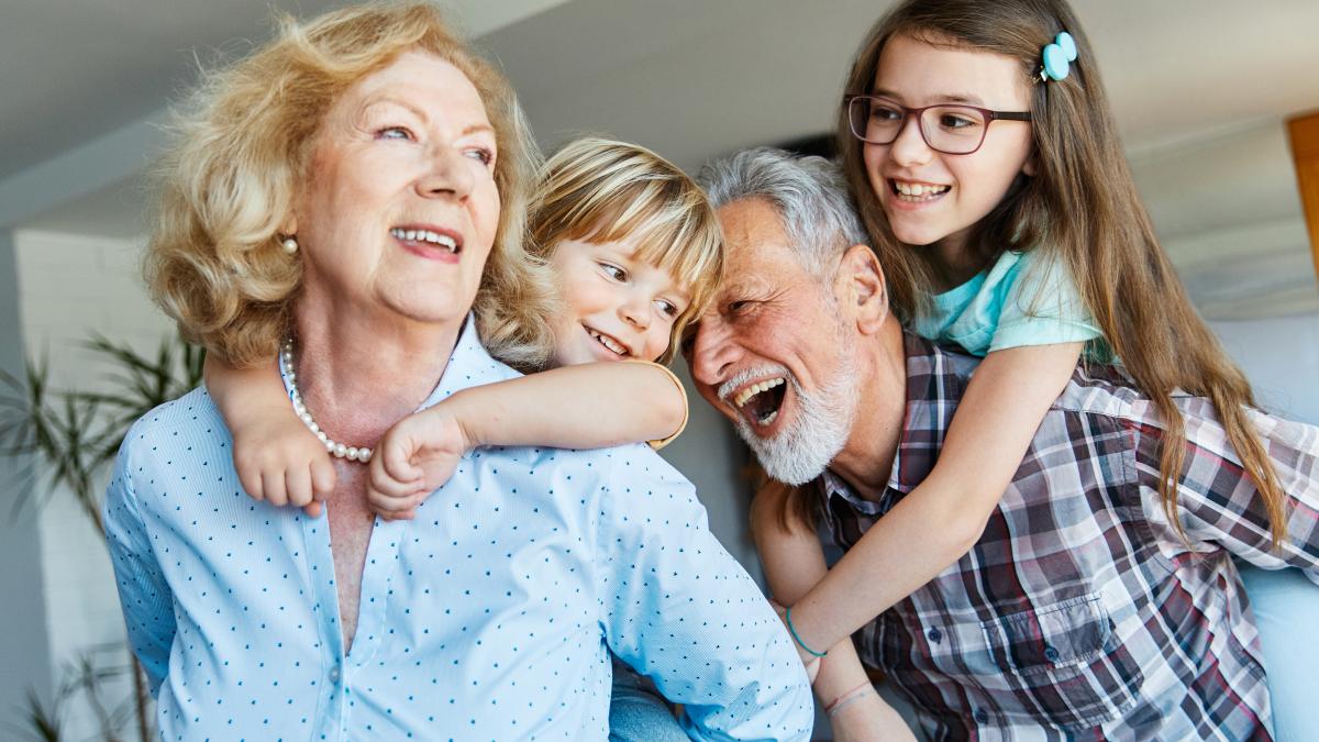 cele-mai-importante-sfaturi-de-la-un-psiholog-pentru-a-fi-cel-mai-bun-bunic-sau-bunica-si-pentru-a-lasa-o-amintire-de-neuitat-in-viata-nepotilor-tai_73181700