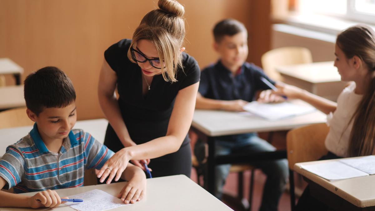 drama-din-spatele-comasarii-scolilor-parinti-care-cer-oprirea-masurii--profesori-care-avertizeaza-ca-se-incalca-legea-si-elevii-care-se-gandesc-sa-plece-in-strainatate_69058200