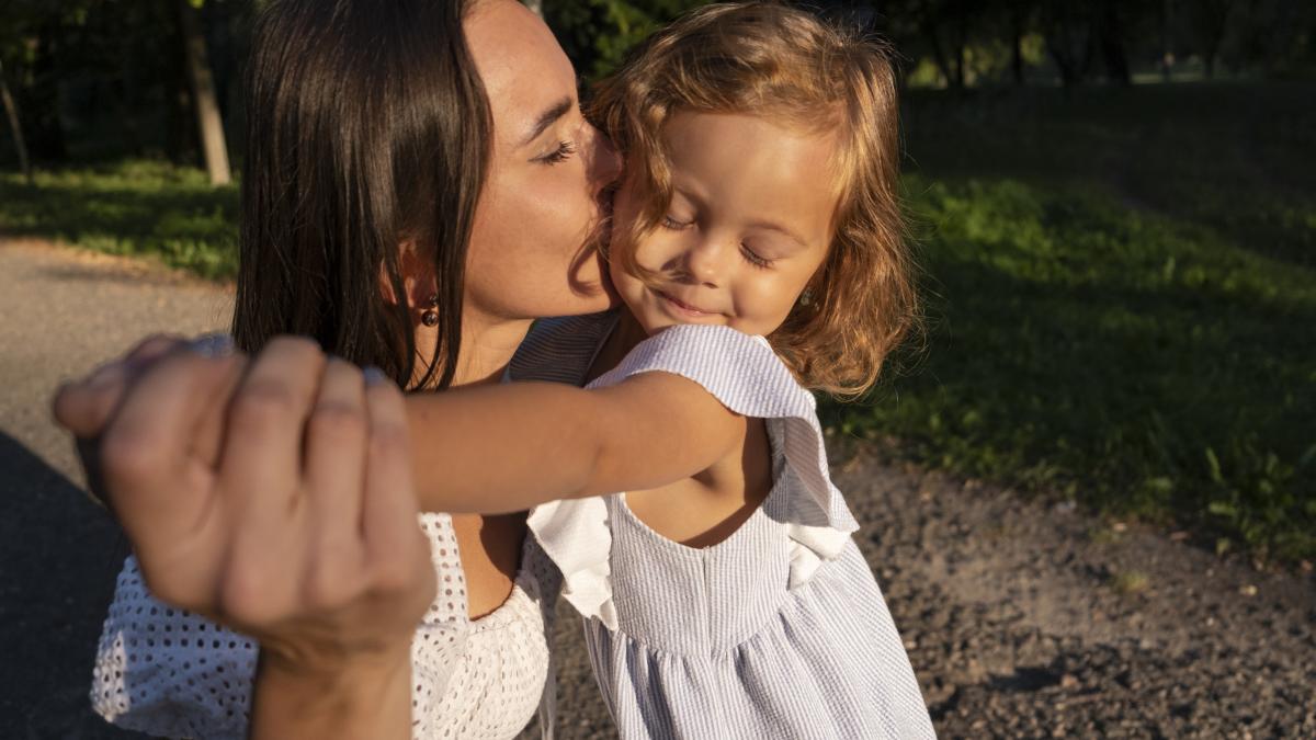 parintii-care-fac-aceasta-mica-greseala-cresc-copii-slabi-mental-spune-celebrul-psihiatru-daniel-amen-iti-cresti-stima-de-sine-furandu-le-o-pe-a-lor_61903600