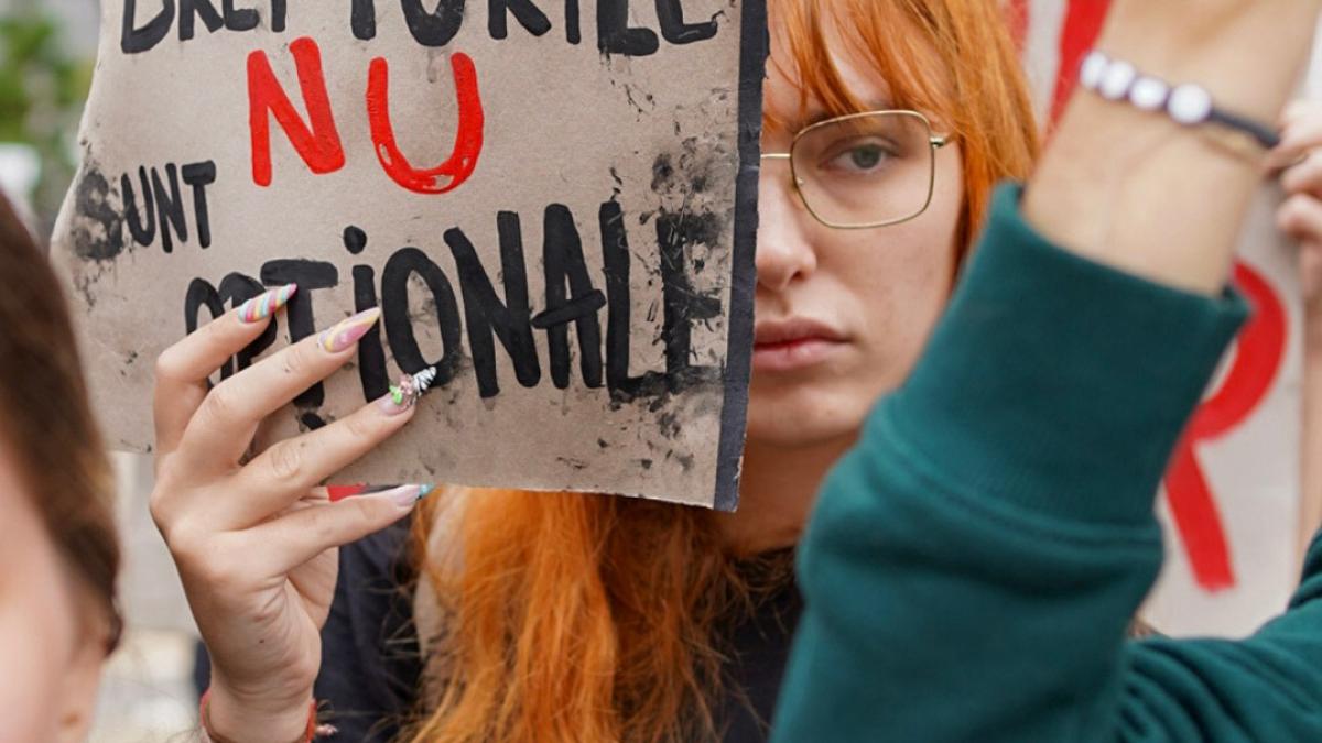 peste-300-de-studenti-au-protestat-impotriva-masurilor-de-austeritate_62992800