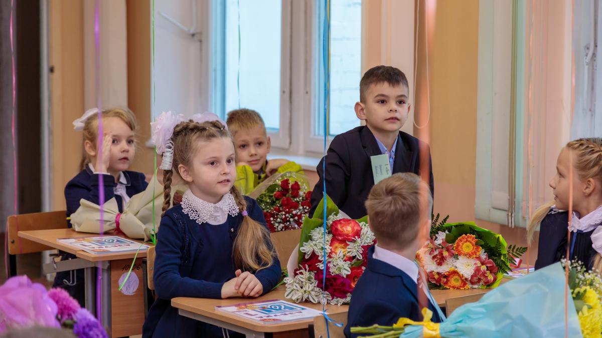 presedintele-sindicatului-scoala-prahovei-spune-nu-festivitatilor-de-deschidere-a-scolilor-nu-vom-mai-tine-copiii-in-soare-sa-asculte-declaratii-sforaitoare_90047900