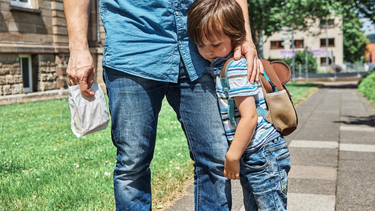 parintii-se-lupta-mai-mult-ca-niciodata-si-sunt-fortati-sa-aleaga-intre-mancare-si-uniforma-spun-organizatiile-caritabile-costurile-scolii-obliga-familiile-sa-faca-sacrificii-inimaginabile_45831500