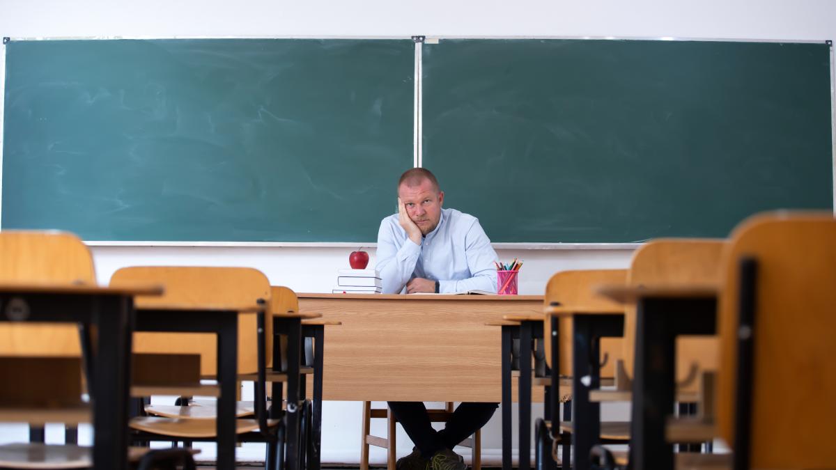 uite-postul-nu-e-postul-cosmarul-profesorilor-dupa-titularizare-directoarea-se-uita-ca-la-poarta-9-nu-te-voi-calca-in-picioare-eu--ci-parintii-daca-chiar-asa-e-in-invatamant---_09805600