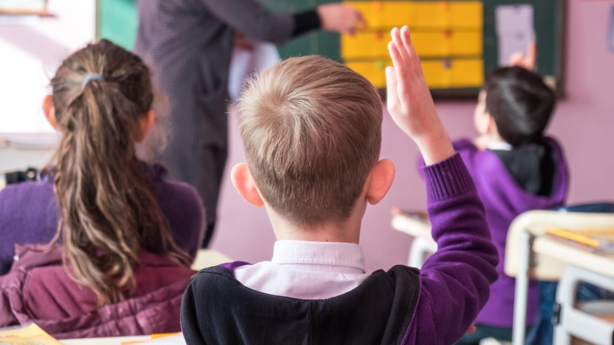 mama-care-si-a-mutat-copiii-in-spania-din-cauza-sistemului-romanesc-de-educatie-elevii-nu-sunt-pusi-sa-memoreze-lectii--sunt-evaluati-prin-proiecte-si-teste--dar-accentul-cade-pe-curiozitate_82491900