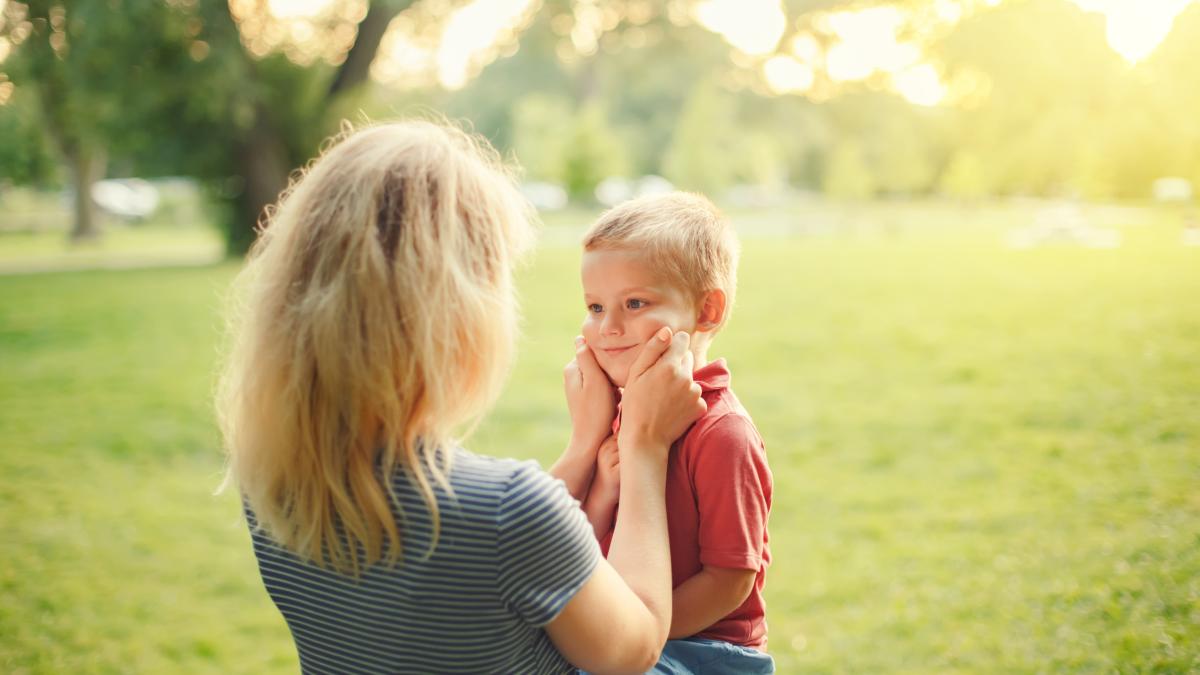 parintii-care-cresc-copii-rezilienti-fac-aceste-cinci-lucruri-fara-sa-spuna-niciun-cuvant_03101200