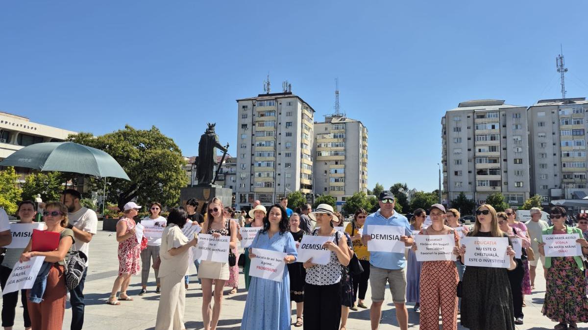 live-text-7c-marsul-educatiei--profesorii-au-iesit-in-strada-in-prima-zi-de-scoala_71113300