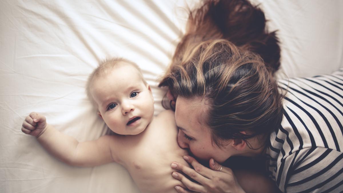 un-pediatru-spune-care-este-lucrul-nr--1-prin-care-parintii-isi-ajuta-copiii-sa-devina-sanatosi-si-de-succes-cel-mai-usor-moment-pentru-a-pune-bazele-e-in-perioada-de-nou-nascut_99692600