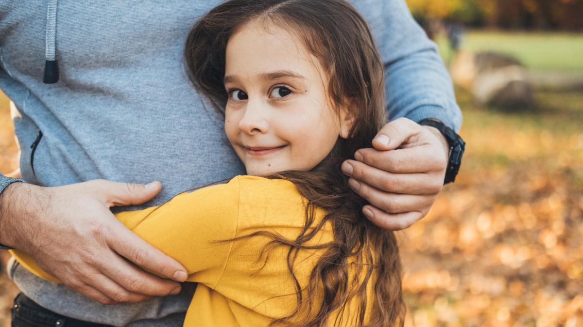 lucruri-dulci-pe-care-un-copil-le-face-doar-atunci-cand-se-simte-in-siguranta-si-fericit-cu-tine--potrivit-expertilor-in-parenting_93991900