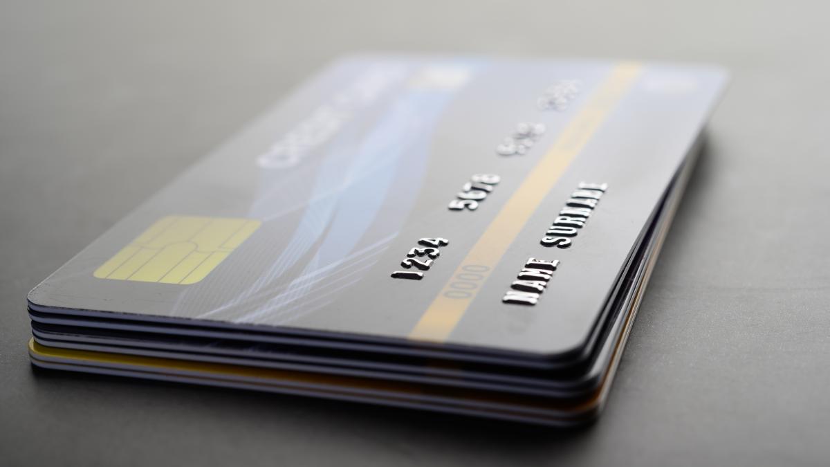 credit-cards-that-are-stacked-neatly-together_52036800