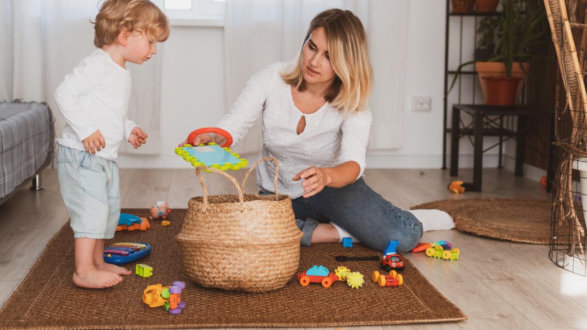 parintii-care-fac-aceste-4-lucruri-cresc-copii-ordonati--care-isi-strang-singuri-lucrurile--conform-unui-specialist-in-organizare_58020100