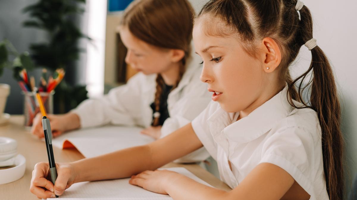 disgrafia-la-copii--dr--ioana-georgescu-arata-cum-diferentiezi-scrisul-urat-din-graba-de-probleme-reale-de-motricitate-fina-multi-copii-cu-disgrafie-scriu-frumos-la-inceputul-paginii_24643400