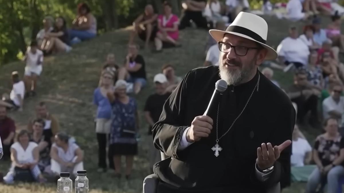 parintele-necula--despre-sistemul-educational-actual-tot-ce-am-facut-noi-in-ultimii-30-de-ani-a-fost-sa-fim-niste-bufoni-copisti-niciun-hocus-pocus-preparatus-nu-te-scoate-din-prostie_09414200