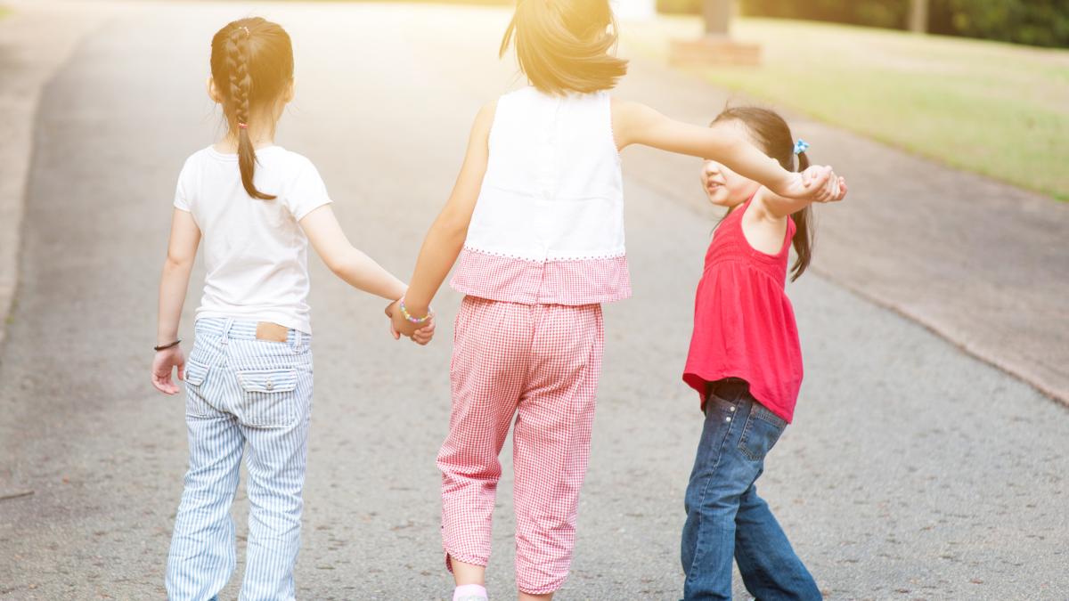 a-avea-trei-copii-azi-e-ca-si-cum-ai-fi-avut-cinci-in-anii-90-o-mama-a-devenit-virala-pe-tiktok-dupa-ce-a-facut-comparatii-intre-familiile-din-trecut-si-cele-de-azi_81349400