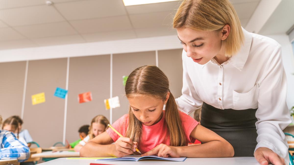 invatator-cand-vad-caietul-copilului--imi-dau-seama-imediat-cum-va-progresa-in-scoala_48222100