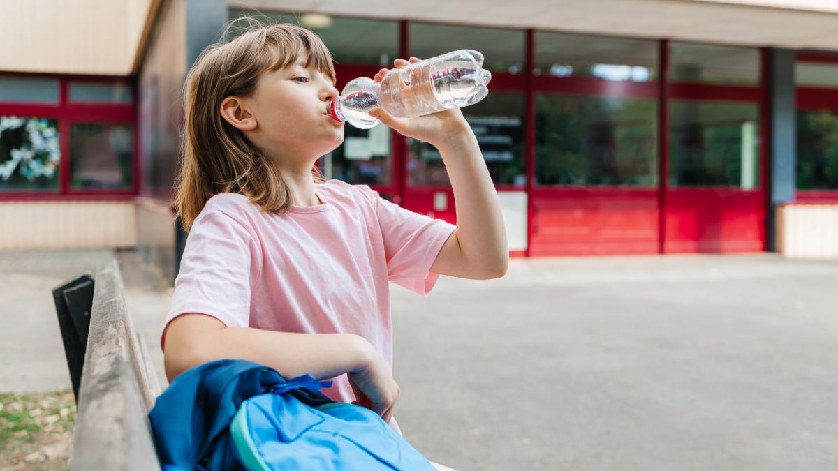 cu-ani-in-urma--elevii-nu-aveau-voie-sa-aduca-apa-la-ore--cercetatori-hidratarea-corecta-poate-face-diferenta-intre-un-copil-neatent-si-unul-concentrat-la-ore_16536900
