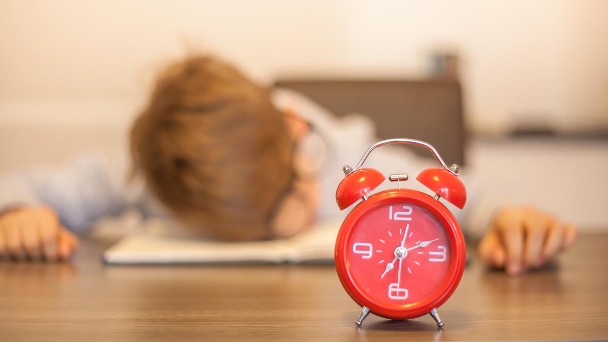 cand-trecem-la-ora-de-iarna-cum-resimt-copiii-schimbarea-si-cum-ii-putem-ajuta-sa-se-adapteze_87975700