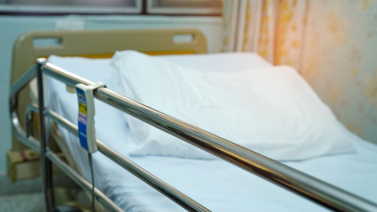 o-mama-s-a-stins-in-timp-ce-aducea-pe-lume-viata--ce-nu-vrem-sa-vedem-cand-alegem-nasterea-la-privat-o-oglinda-dura-a-unui-sistem-care-vinde-siguranta--dar-nu-o-poate-garanta_38087200