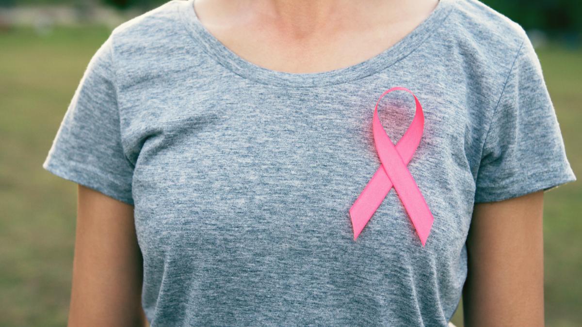 femeile-risca-cancer-la-san-daca-se-pun-mereu-pe-ultimul-loc-iata-gestul-care-dureaza-cateva-minute--dar-iti-poate-salva-viata_45126500