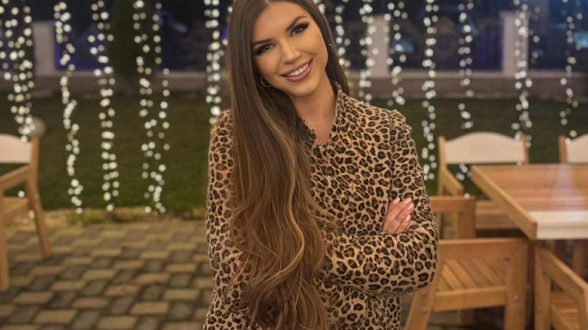 ana-maria-bucsa--profesoara-de-canto-care-ajuta-copiii-sa-si-descopere-vocea-si-sa-si-exprime-emotiile--e2809emuzica-s-a-dovedit-a-fi-benefica-si-la-copiii-din-spectrul-autiste2809d_03326600