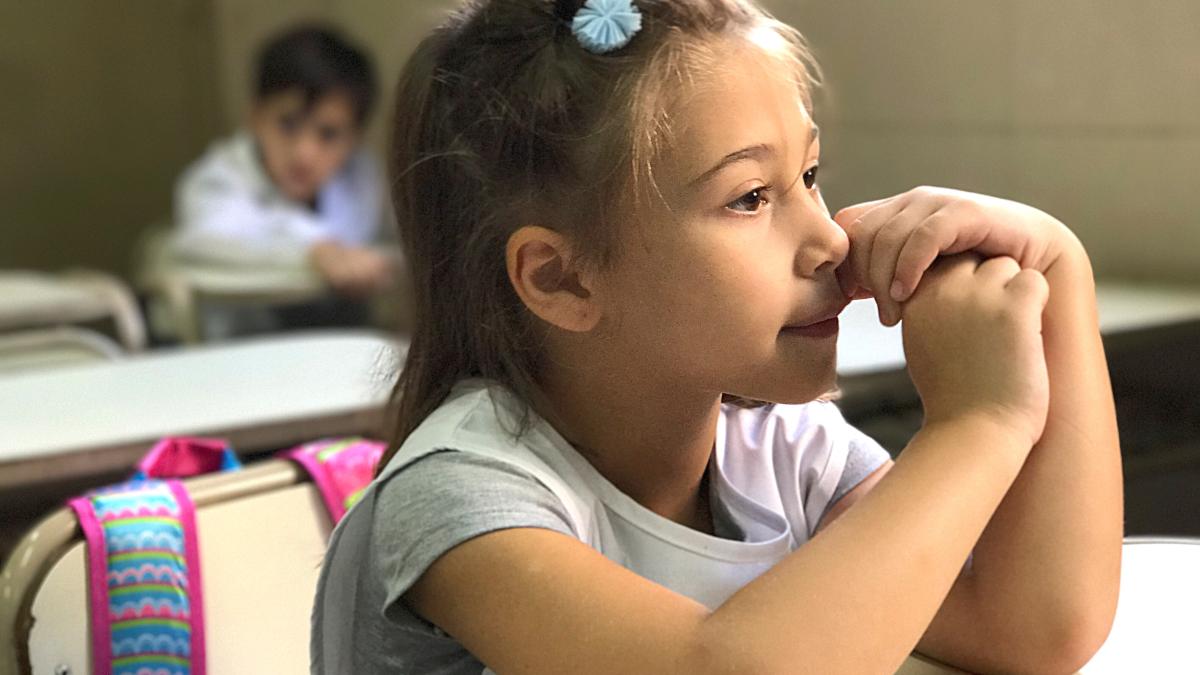 prof-claudia-chiru-apel-catre-parintii-copiilor-cu-ces-tu-il-vezi-primul-ca-nu-este-tipic--cand-il-duci-la-scoala-trebuie-sa-spui-am-adus-asta-ce-facem-de-acum-inainte_98924500