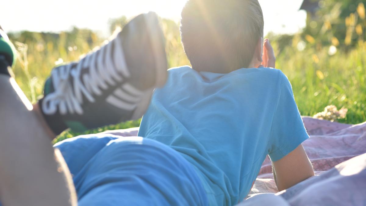 un-baiat-de-14-ani-iti-pierde-viata-dupa-o-provocare-tiktok--trendul-surfing-pe-saltea-ingrijoreaza-parintii_62328900