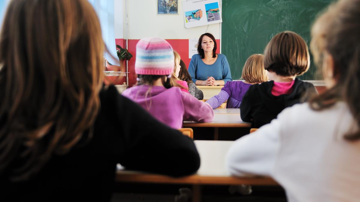 facem-reforma-nu-ne-batem-joc-strigatul-prof-claudia-chiru-despre-sistemul-care-a-uitat-copiii-cu-ces-si-i-a-lasat-pe-profesori-singuri-e-ceva-ingrozitor_85163000