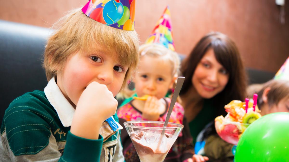 1-5-milioane-de-romani-isi-sarbatoresc-onomastica-de-sfintii-arhangheli-mihail-si-gavriil--cine-isi-serbeaza-ziua-si-cele-mai-frumoase-mesaje-de-trimis_97343900