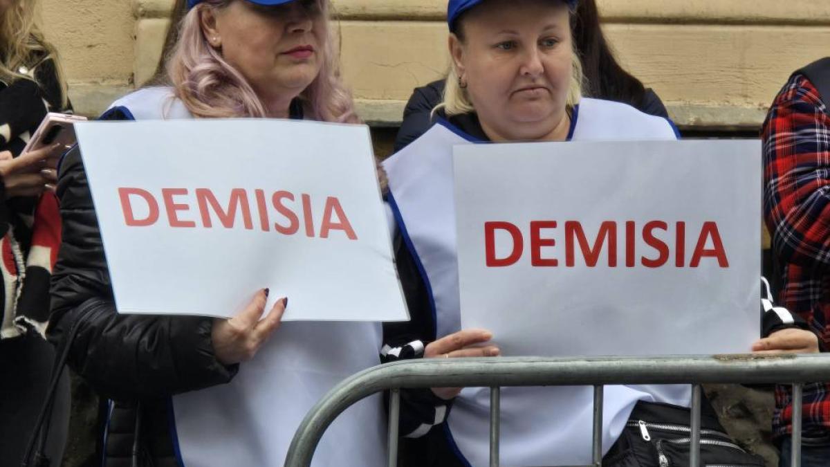 profesorii-cer-demisia-ministrului-daniel-david_95019500