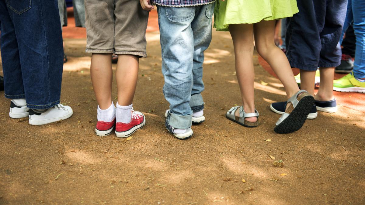 incident-grav-la-o-scoala-din-cluj-elev-dezbracat-si-batut-de-colegii-sai-din-clasa-pregatitoare--ulterior--i-au-rupt-un-deget-in-usa-unui-dulap--prima-reactie-a-lui-daniel-david_36189600