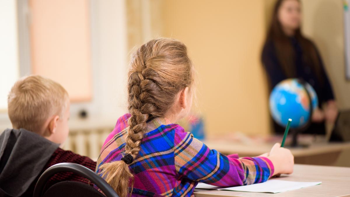 ce-ar-avea-nevoie-un-profesor-care-are-unul-sau-mai-multi-copii-cu-ces-in-clasa-prof--claudia-chiru-spune-ce-lipseste-astazi-in-scoli-si-de-ce-schimbarea-nu-mai-poate-fi-amanata_87166100