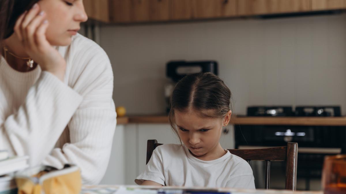 mama-copil-suparat-teme-pentru-acasa_66791100