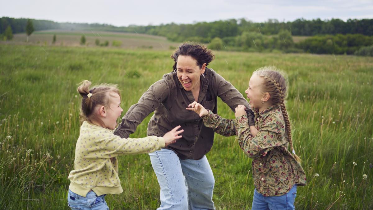 mama-fete-fericite-natura_81444700