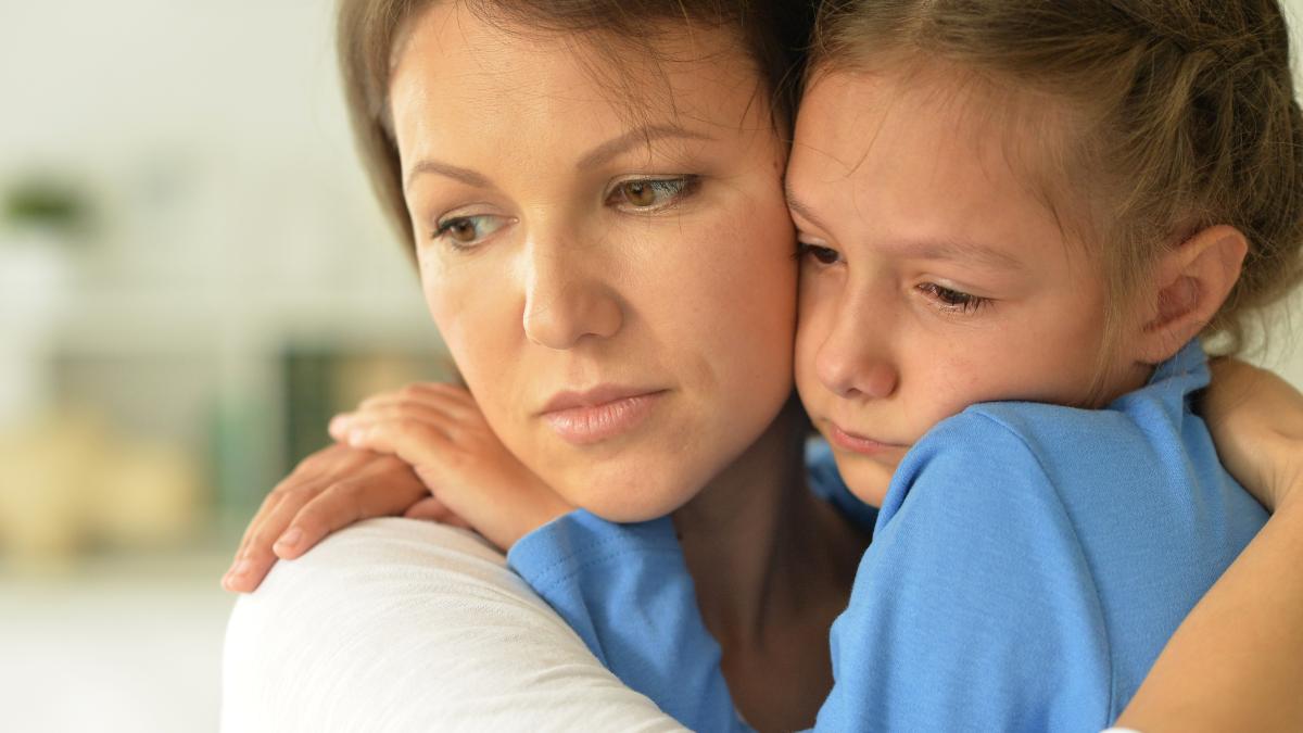 de-ce-un-copil-se-poarta-exemplar-cand-isi-vede-mama-trista-fara-sa-i-se-ceara-nimic--psihologii-explica-mecanismele-care-apar-inca-din-primii-ani_47093400