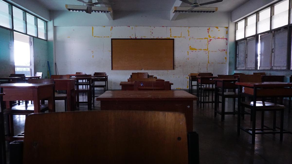 o-eleva-de-13-ani-a-murit--dupa-ce-a-fost-fortata-de-profesor-sa-faca-100-de-genuflexiuni-ca-pedeapsa-ca-a-intarziat-la-ore_02067200