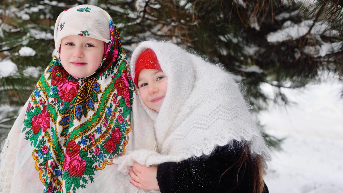 cele-mai-frumoase-colinde-romanesti-pentru-copii--versuri-usor-de-invatat-pentru-ajunul-craciunului--video_63878200