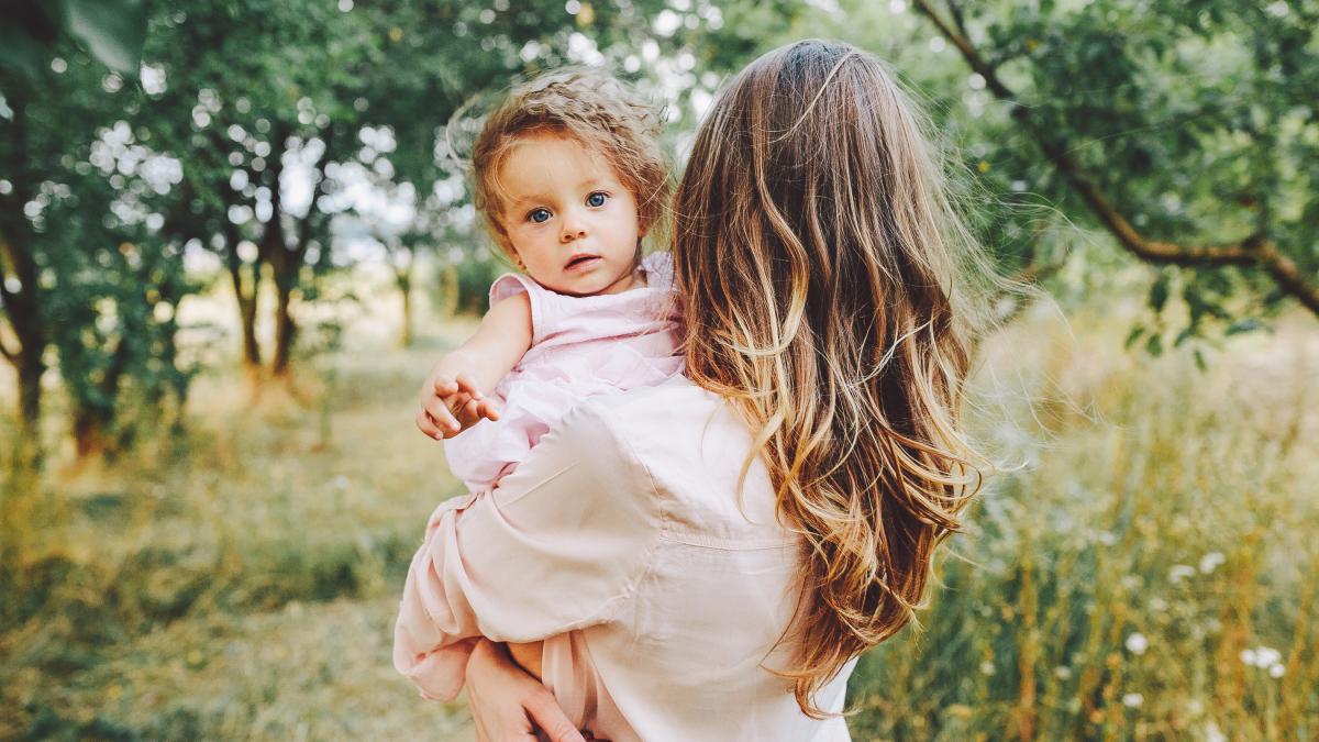 cele-mai-noi-strategii-confirmate-stiintific-pentru-a-creste-copii-fericiti-analiza-unui-psiholog-de-top_02411700