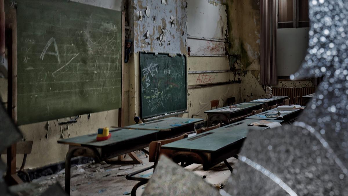 cursuri-online-la-un-liceu-din-romania-imobilul-in-care-acesta-functioneaza-prezinta-risc-de-prabusire_34366100