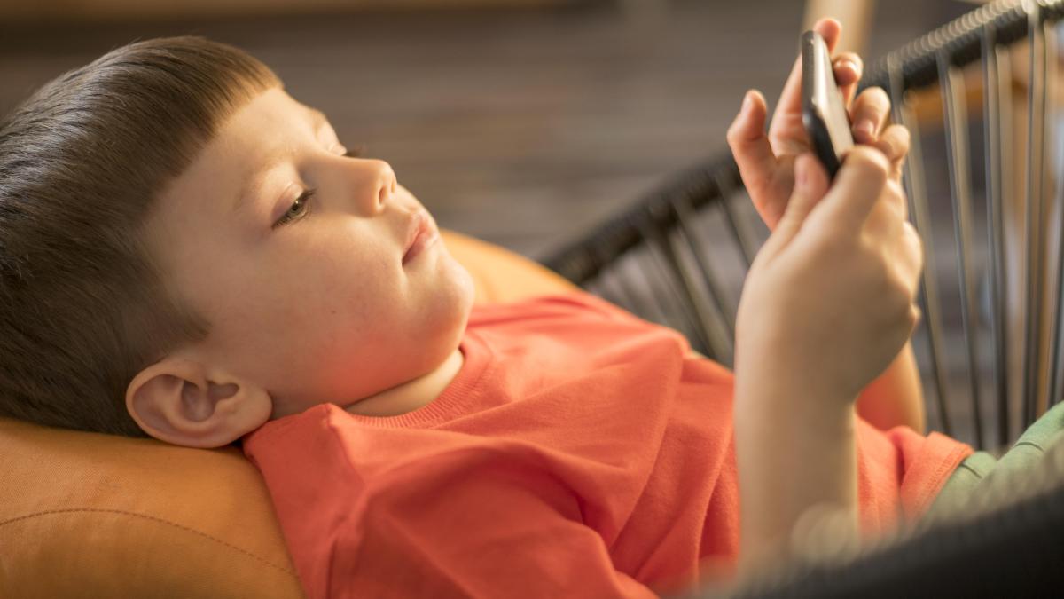 dr--mihai-craiu--mesaj-pentru-toma-necredinciosul-daca-tu-iti-inchipui-ca-ochii-copilului-tau-sunt-altfel-si-nu-se-vor-strica-dupa-ce-il-uiti-cu-orele-in-fata-ecranelor-iti-ofer-2-cifre_55536700