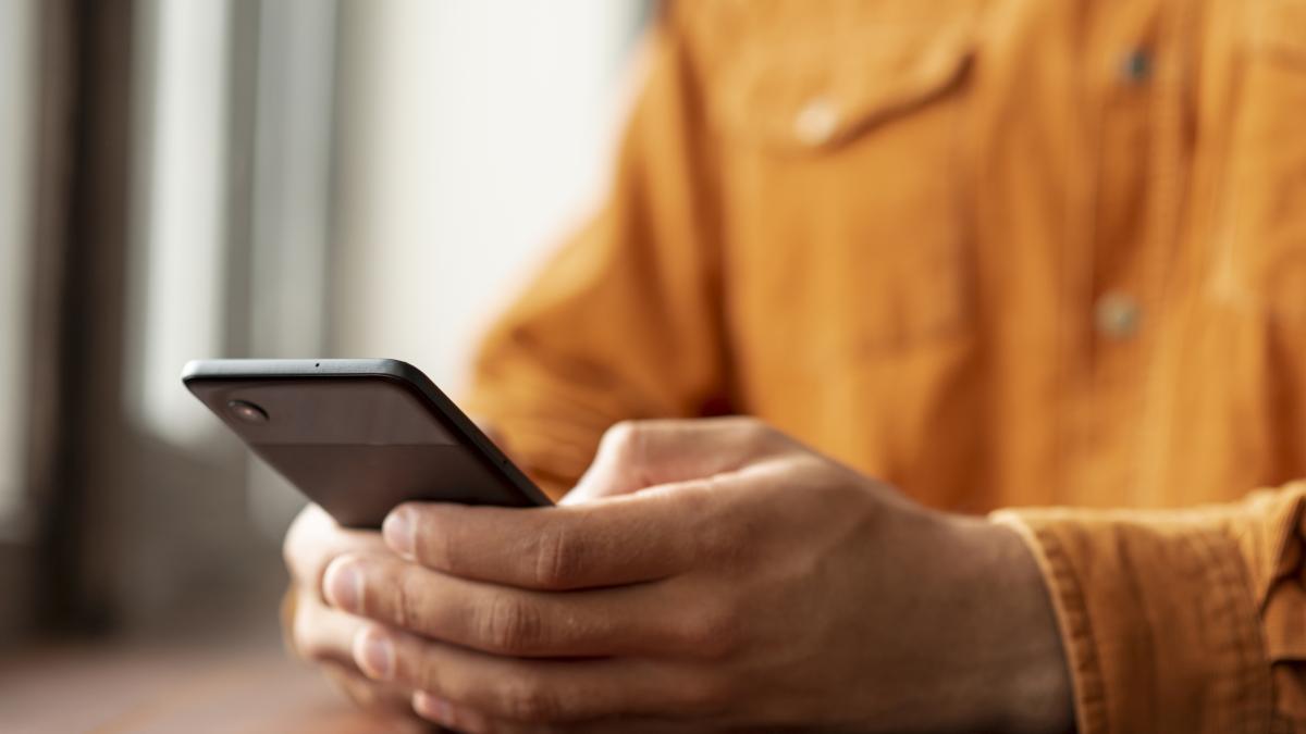 un-tanar-a-primit-peste-100-de-mesaje-in-20-de-minute--iar-apoi-a-murit--caz-incredibil_00486800